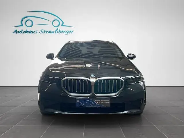 Gebraucht BMW 520 Sport Line 197 PS (144 kW) 2024 Graukeine angabe Kombi