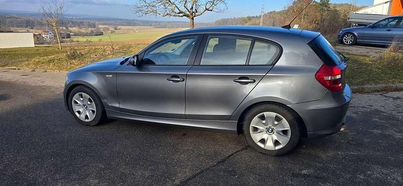 Spacegrau metallic Gebraucht 2010 BMW 116 Kleinwagen | 2.899 € (Guter Preis) - Bild 1/4