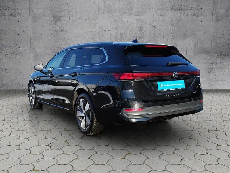 Gebraucht VW Passat IQ Drive 150 PS (110 kW) 2025 Schwarz Kombi
