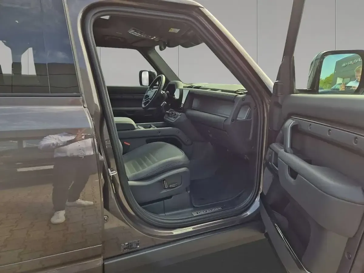 Gebraucht Land Rover Defender 643 PS (472 kW) 2026 Charente grey SUV