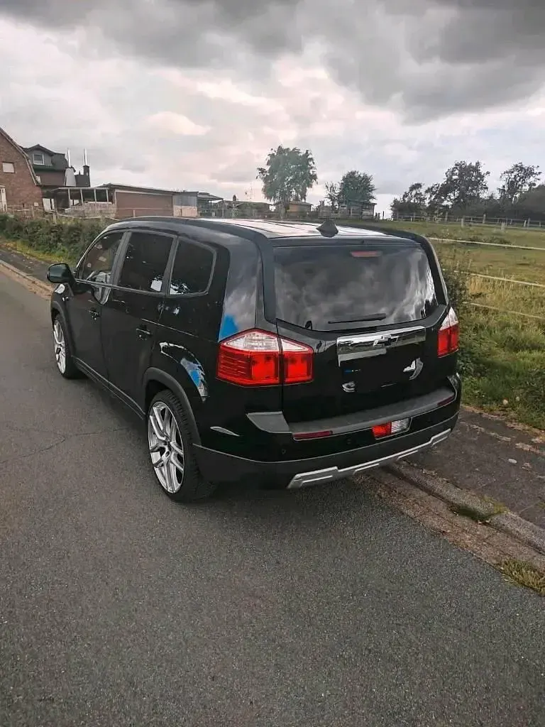Gebraucht Chevrolet Orlando 141 PS (103 kW) 2011 Schwarz Van / Kleinbus