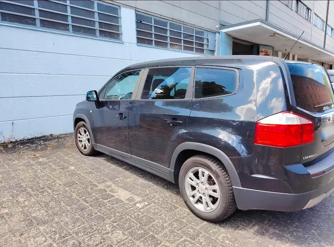 Gebraucht Chevrolet Orlando 141 PS (103 kW) 2011 Schwarz Van / Kleinbus
