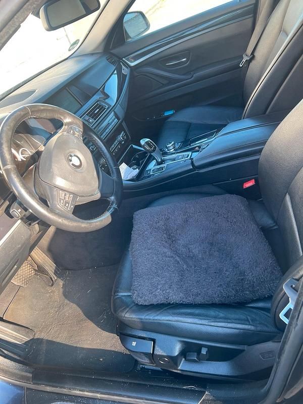 Gebraucht BMW 525 218 PS (160 kW) 2013 Blau Kombi