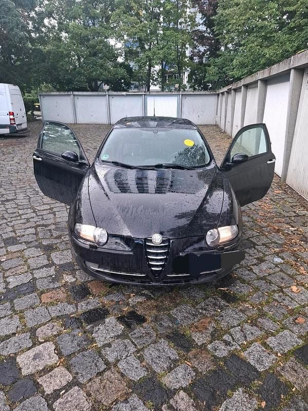 Schwarz Gebraucht 2002 Alfa Romeo 147 Kleinwagen | 1.100 € (Etwas zu teuer) - Bild 1/4