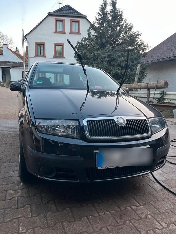 Schwarz Gebraucht 2007 Skoda Fabia Kleinwagen | 1.000 € (Etwas zu teuer) - Bild 1/4