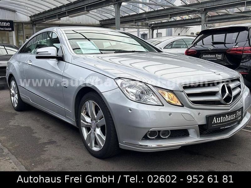 Silber Gebraucht 2011 Mercedes E350 Elegance Coupé | 11.990 € (Guter Preis) - Bild 1/4