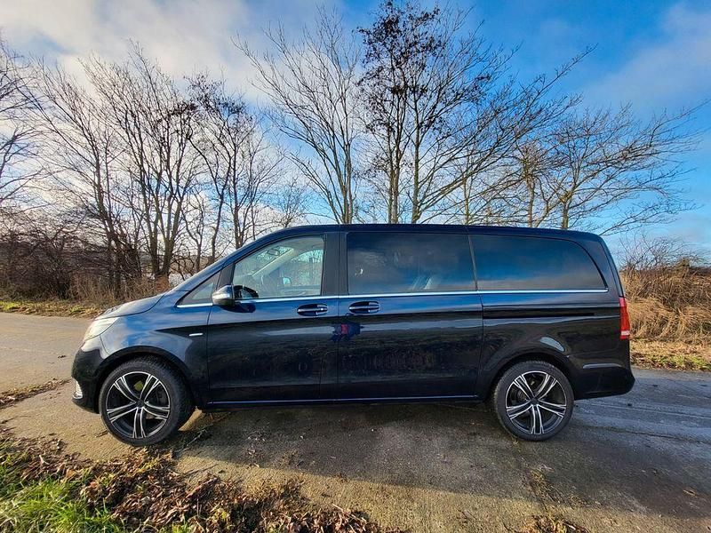 Gebraucht Mercedes V250 Avantgarde Edition 190 PS (139 kW) 2015 Blau Van / Kleinbus