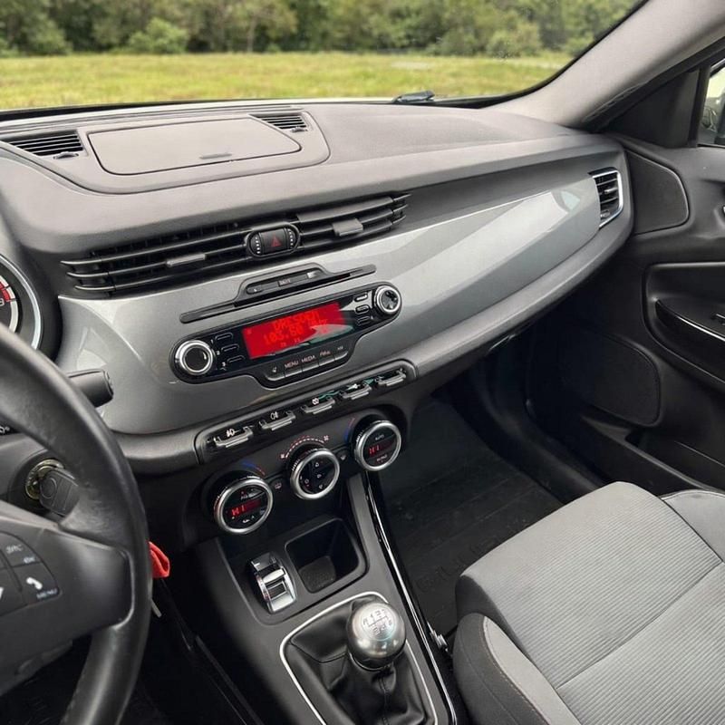 Gebraucht Alfa Romeo Giulietta Turismo 170 PS (125 kW) 2011 Weiß Kleinwagen