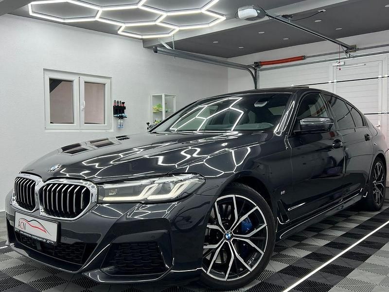 Grau Gebraucht 2021 BMW 530 M Sport Limousine | 40.850 € (Teuer) - Bild 1/4