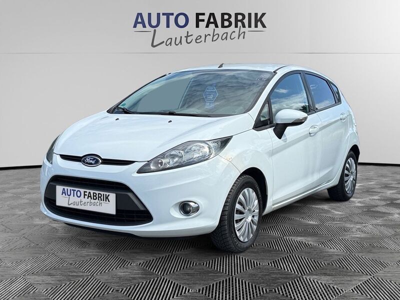 Weiß Gebraucht 2012 Ford Fiesta Champions Edition Kleinwagen | 5.899 € (Etwas zu teuer) - Bild 1/4