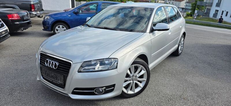 Silber Gebraucht 2012 Audi A3 Sportback Attraction Limousine | 7.600 € (Fairer Preis) - Bild 1/4