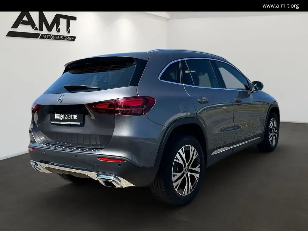 Gebraucht Mercedes GLA200 Progressive 163 PS (119 kW) 2025 Grau SUV