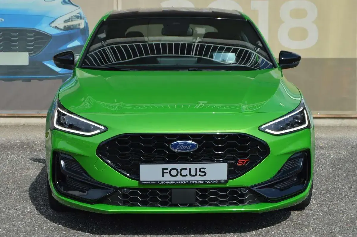Gebraucht Ford Focus ST 280 PS (205 kW) 2026 Meangreenmetallic Limousine
