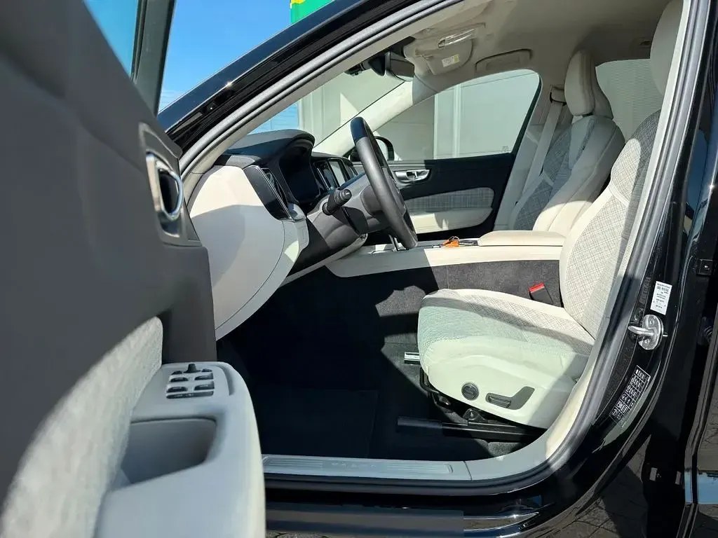 Occasion Volvo XC60 Core 197 ch (144 kW) 2023 Noir SUV
