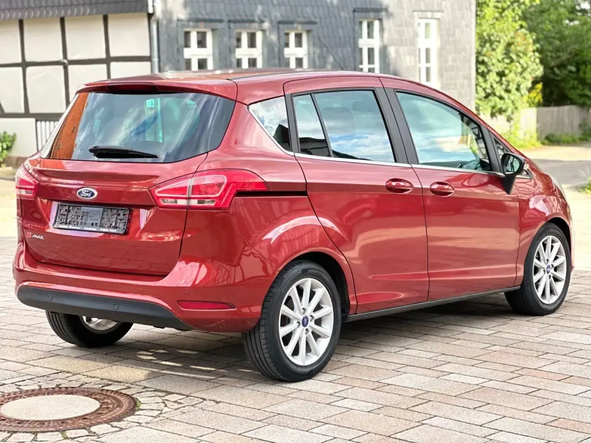 Gebraucht Ford B-MAX Titanium 105 PS (77 kW) 2015 Rot Van / Kleinbus