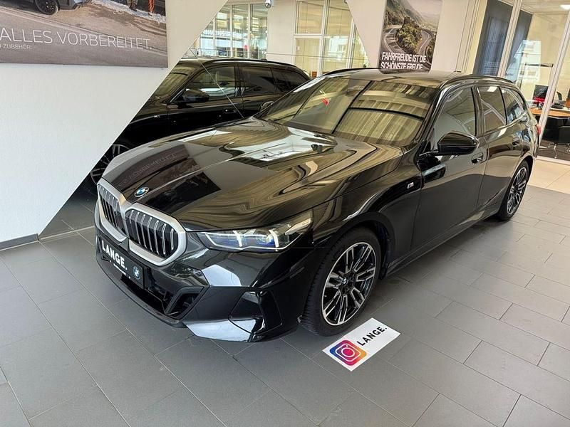 Schwarz Gebraucht 2024 BMW 520 M Sport Limousine | 51.990 € (Guter Preis) - Bild 1/4