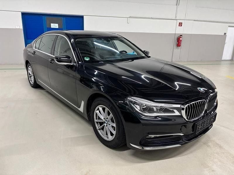 Gebraucht BMW 730 265 PS (194 kW) 2017 Saphirschwarz Limousine