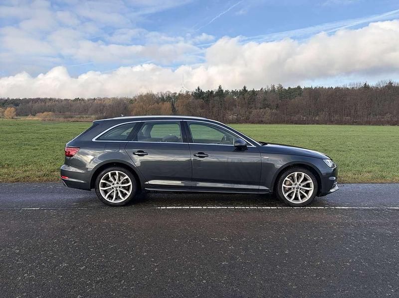 Używany Audi A4 S-Line 252 KM (185 kW) 2018 Szary Kombi