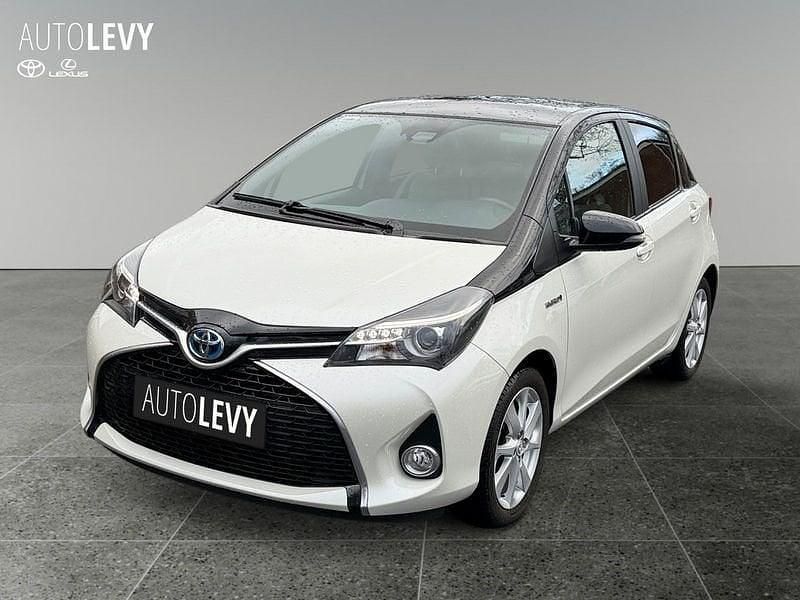 Gebraucht Toyota Yaris Hybrid 101 PS (74 kW) 2016 Perlmuttweiß Kleinwagen