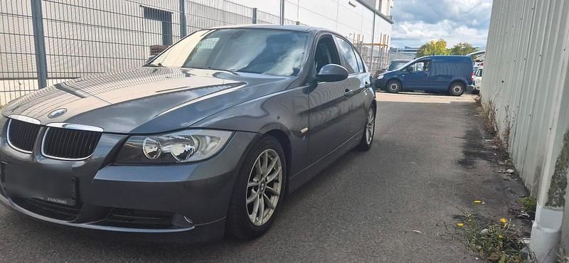 Grau Gebraucht 2005 BMW 320 Limousine | 3.600 € (Fairer Preis) - Bild 1/4