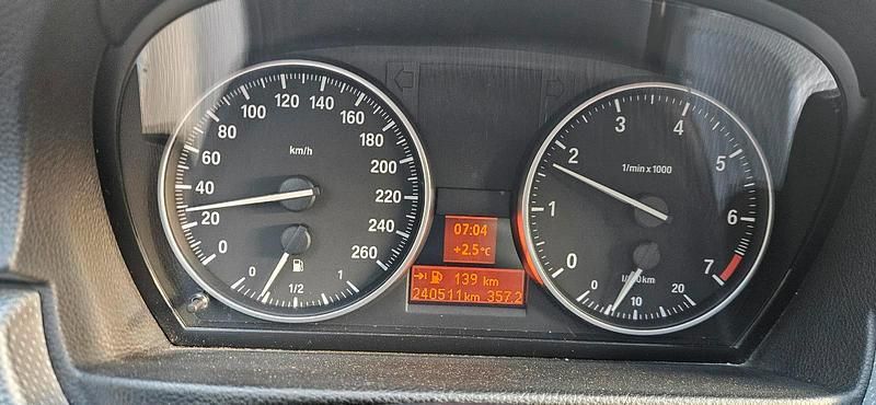 Gebraucht BMW 318 143 PS (105 kW) 2009 Schwarz Limousine