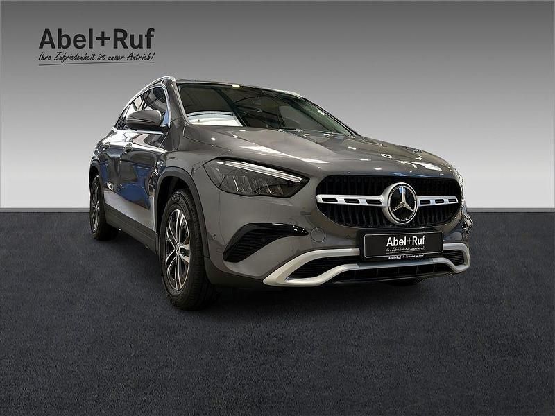 Gebraucht Mercedes GLA200 150 PS (110 kW) 2025 Grau SUV