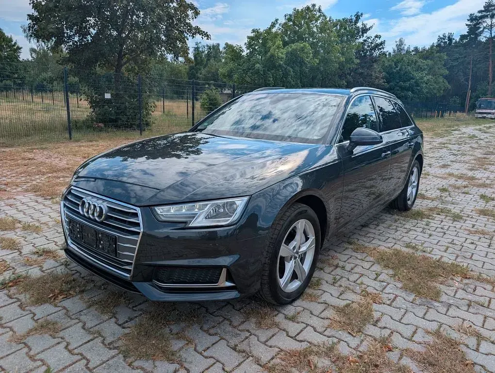 Gebraucht Audi A4 Sport 190 PS (139 kW) 2019 Grau Kombi