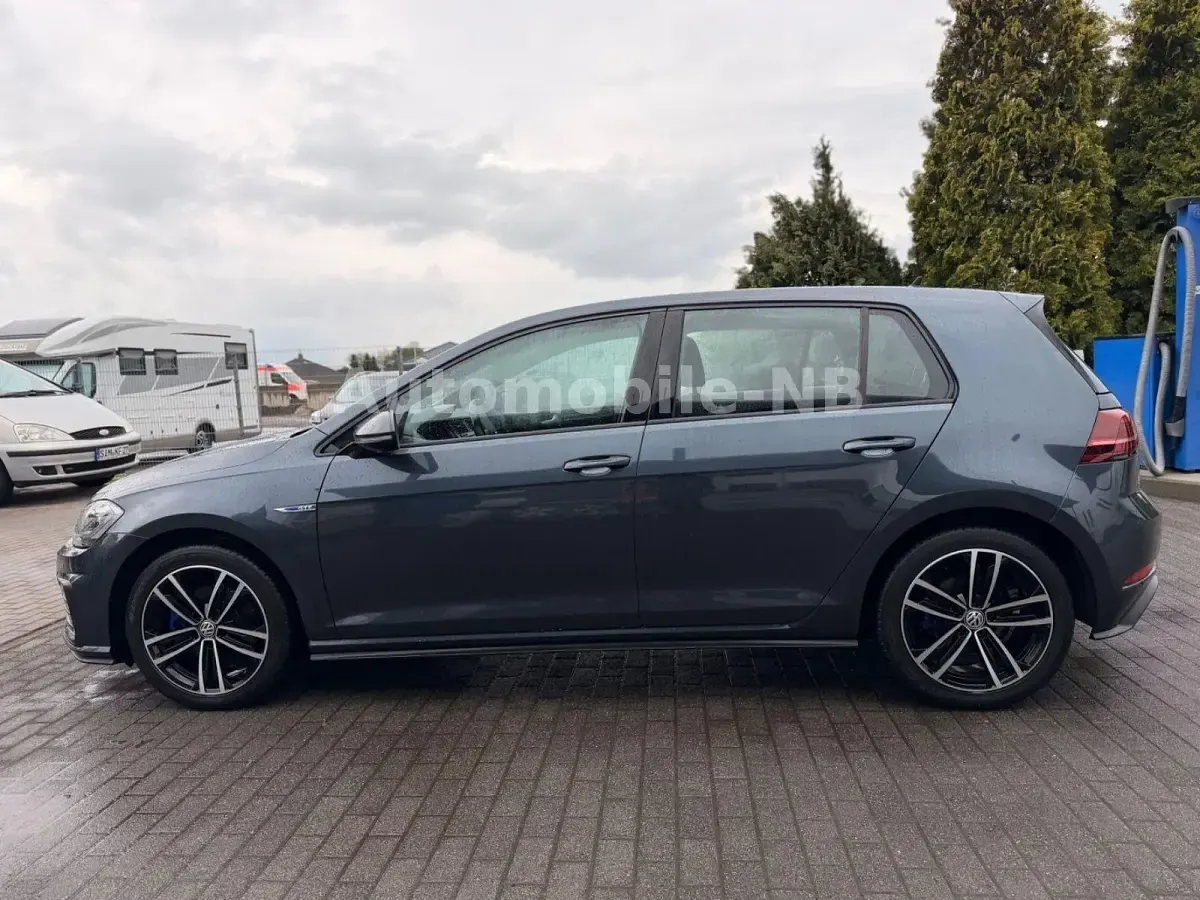 Second-hand VW Golf VII GTE 150 CP (110 kW) 2018 Albastru Berlinǎ