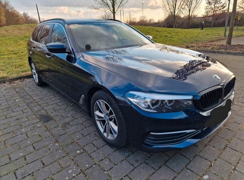 Blau Gebraucht 2017 BMW 520 Sport Line Kombi | 16.590 € (Guter Preis) - Bild 1/4