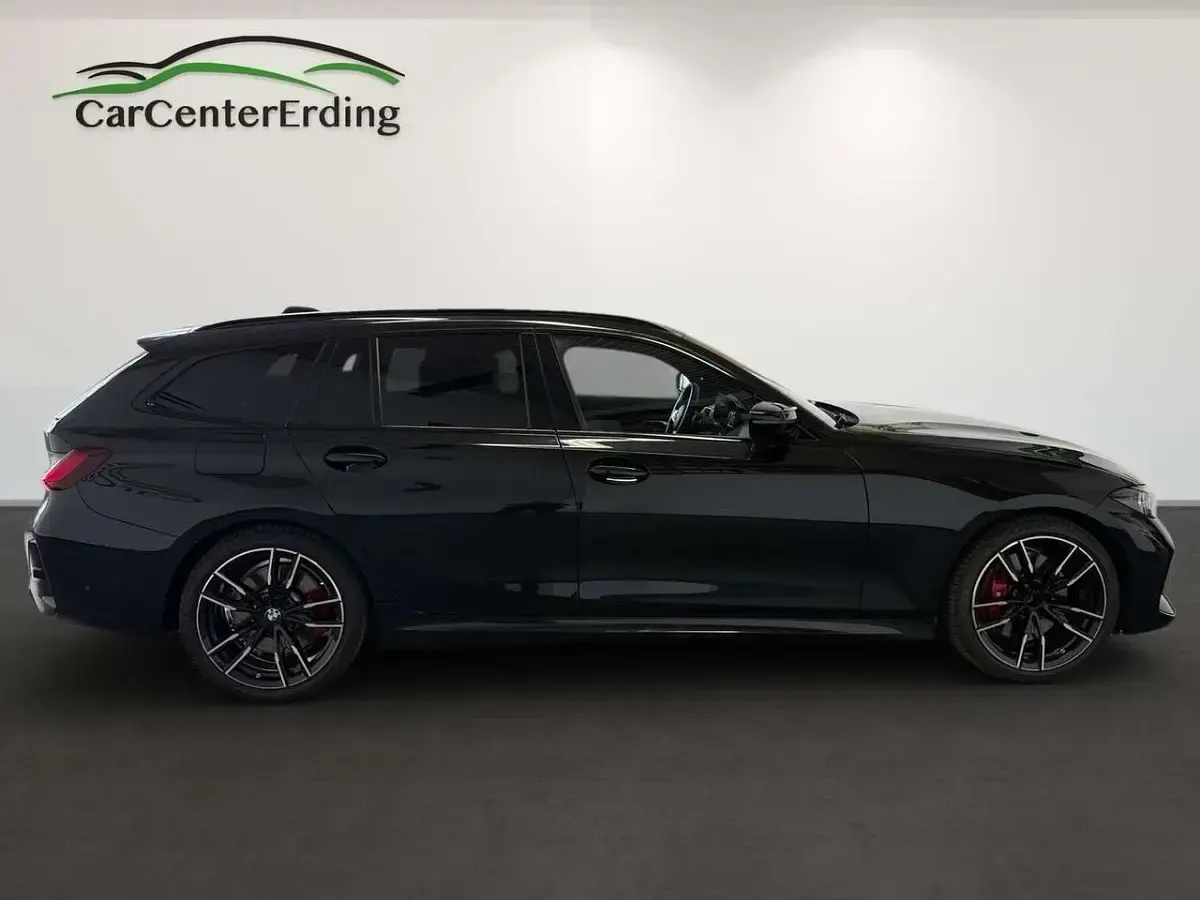 Gebraucht BMW 340 374 PS (275 kW) 2023 Saphirschwarz Kombi