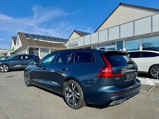 Gebraucht Volvo V60 R-Design 197 PS (144 kW) 2022 Blau Kombi
