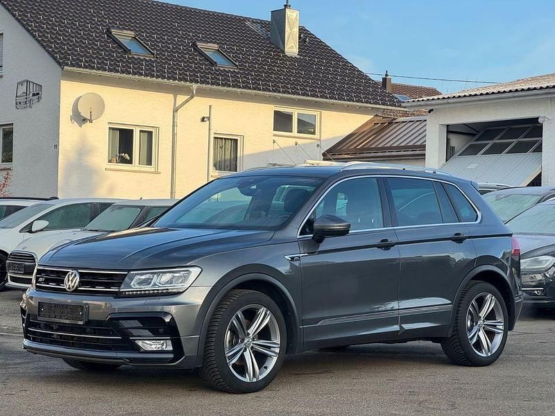 Grau Gebraucht 2016 VW Tiguan R-line SUV | 21.990 € (Etwas zu teuer) - Bild 1/4