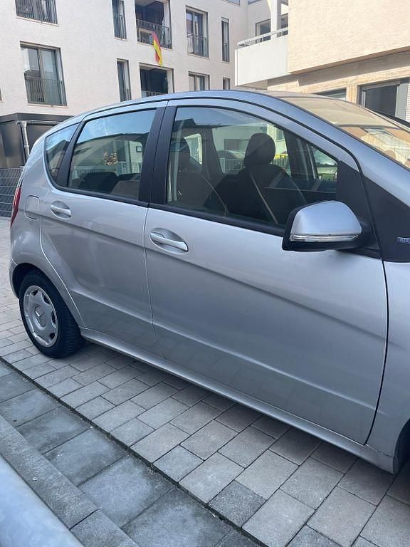 Gebraucht Mercedes A160 Avantgarde 95 PS (69 kW) 2011 Silber Limousine