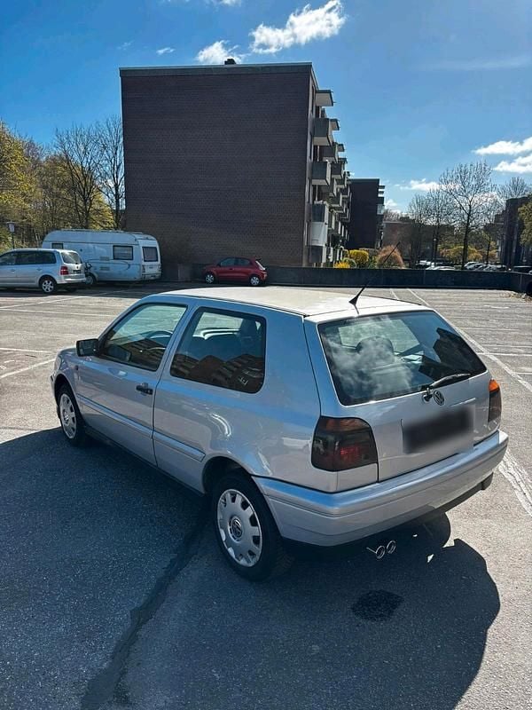 Gebraucht VW Golf III 90 PS (66 kW) 1995 Silber Kleinwagen