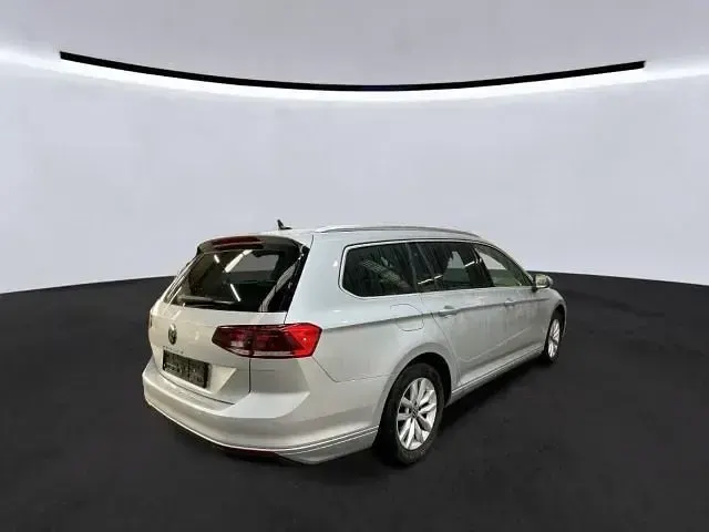 Gebraucht VW Passat Business 150 PS (110 kW) 2023 Scale silver metallic Kombi