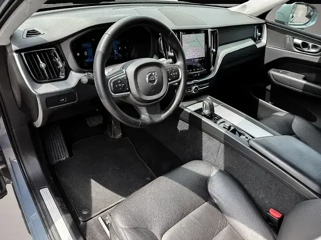 Gebraucht Volvo XC60 Core 197 PS (144 kW) 2023 Grau SUV