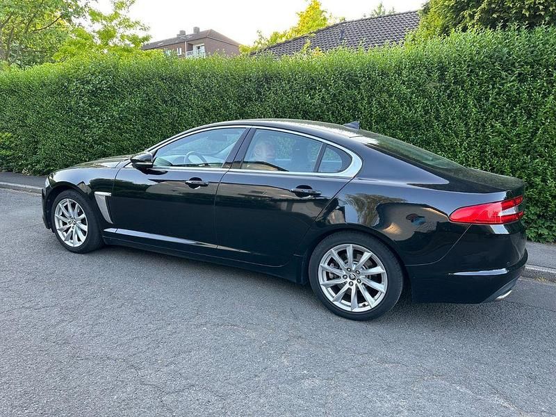Schwarz Gebraucht 2013 Jaguar XF Limousine | 10.600 € (Fairer Preis) - Bild 1/4