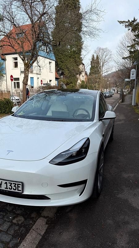 Gebraucht Tesla Model 3 Standard Range 239 kW (325 PS) 2022 Weiß Limousine
