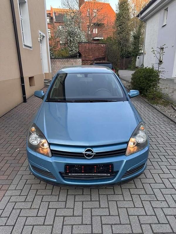 Używany Opel Astra Elegance 90 KM (66 kW) 2005 Sedan/Limuzyna