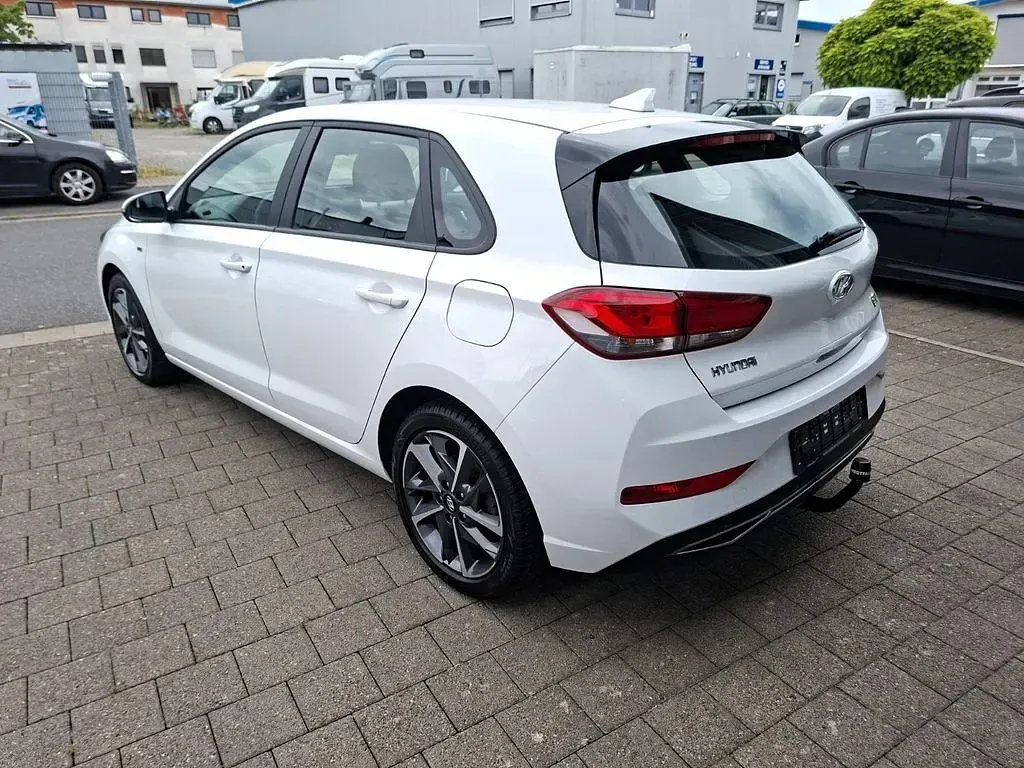 Gebraucht Hyundai i30 Trend 160 PS (117 kW) 2023 Weiß Limousine