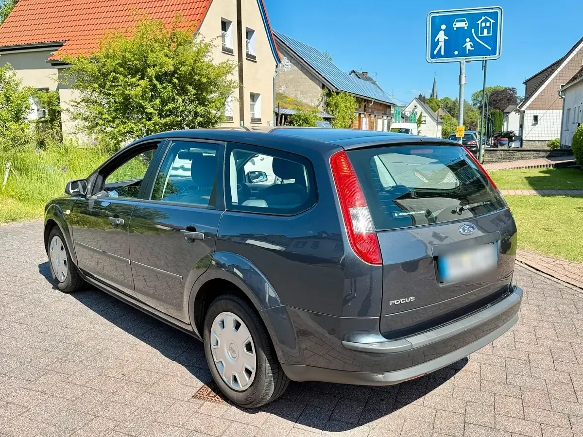 Gebraucht Ford Focus 101 PS (74 kW) 2007 Grau Kombi