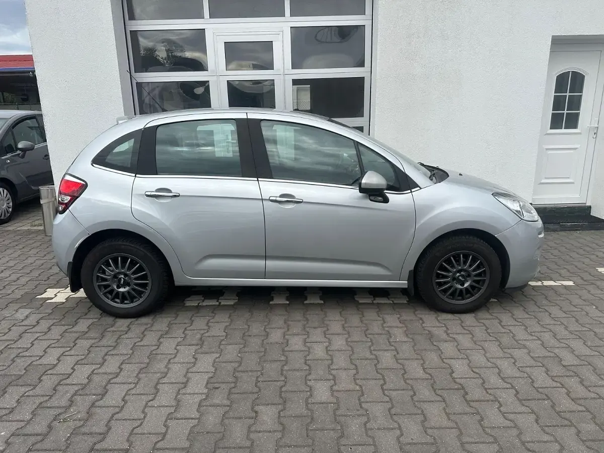 Gebraucht Citroën C3 SELECTION 82 PS (60 kW) 2016 Silber Kleinwagen
