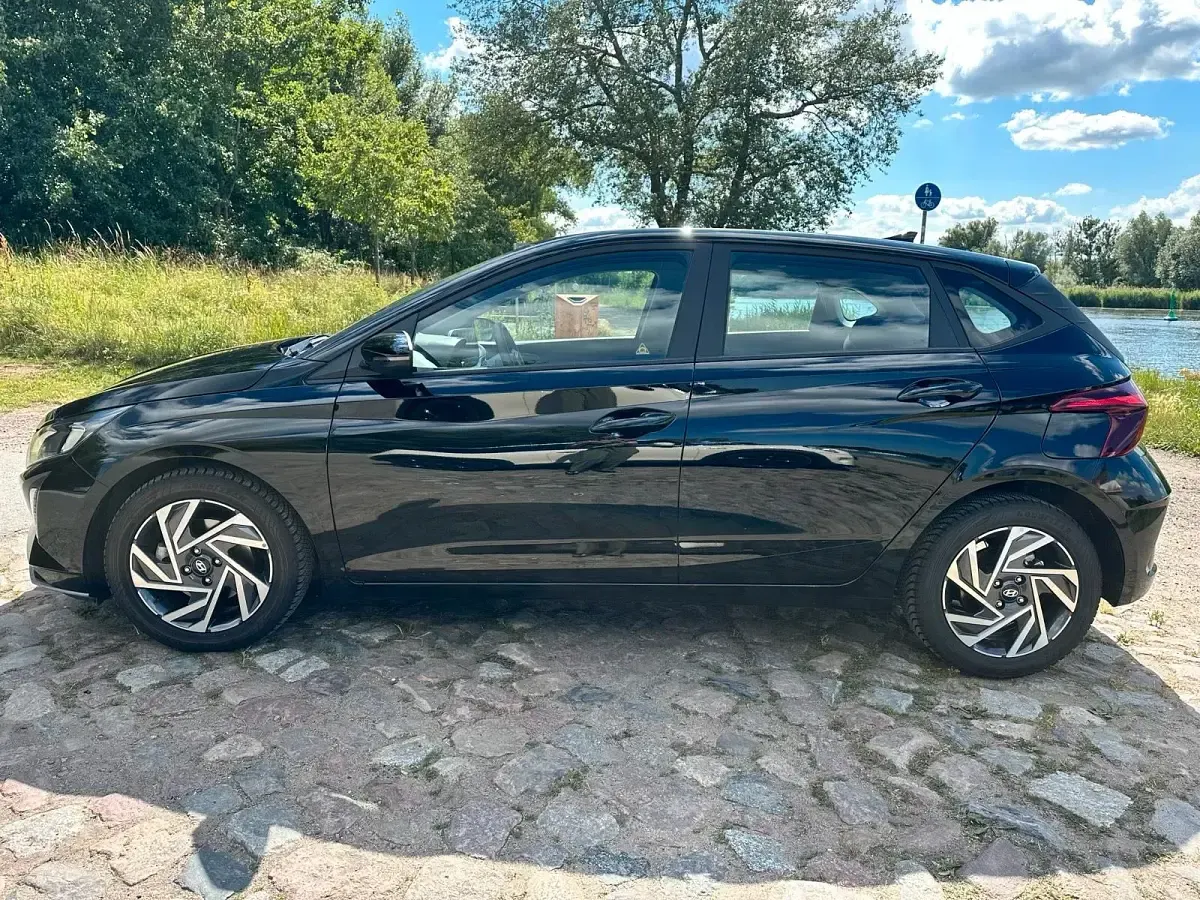Gebraucht Hyundai i20 Trend 101 PS (74 kW) 2025 Schwarz Kleinwagen