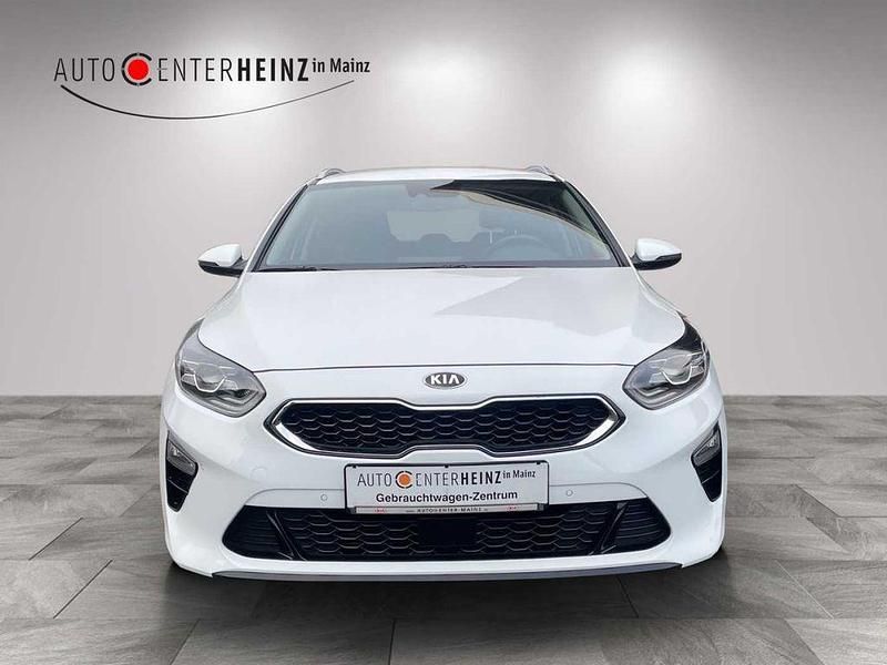 Gebraucht Kia Ceed Spirit 140 PS (102 kW) 2021 Weiß Kleinwagen