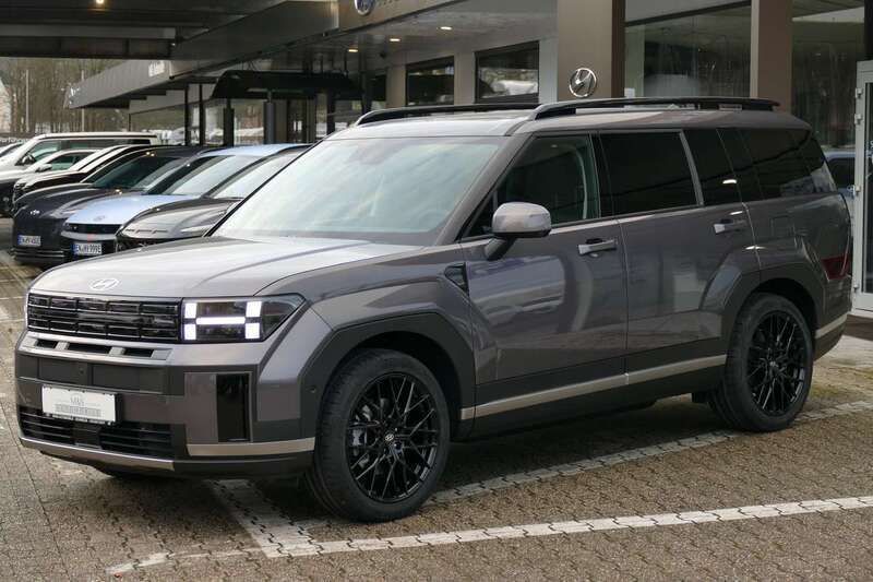 Magnetic grey Gebraucht 2024 Hyundai Santa Fe Intro Edition SUV | 52.970 € (Teuer) - Bild 1/4