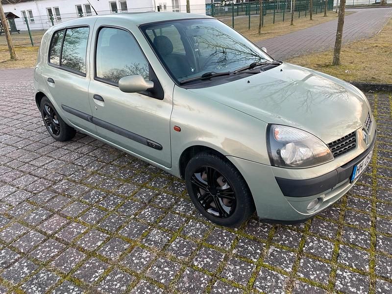 Grün Gebraucht 2001 Renault Clio II Kleinwagen | 2.000 € (Fairer Preis) - Bild 1/4