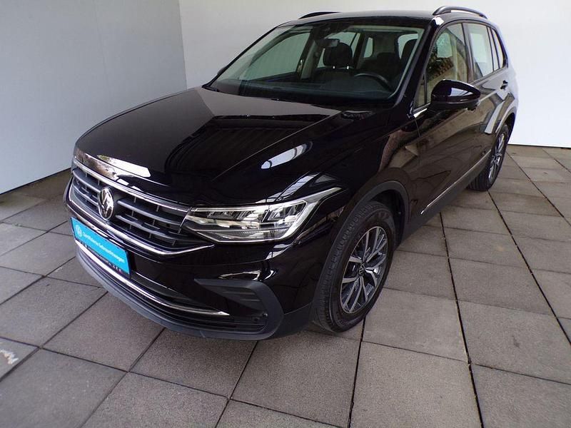 Gebraucht VW Tiguan S 150 PS (110 kW) 2022 Schwarz SUV