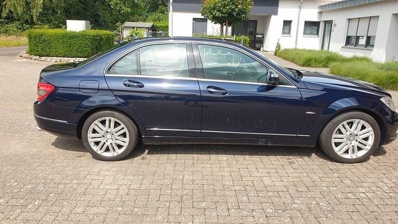 Blau Gebraucht 2007 Mercedes 320 Limousine | 8.500 € (Guter Preis) - Bild 1/4