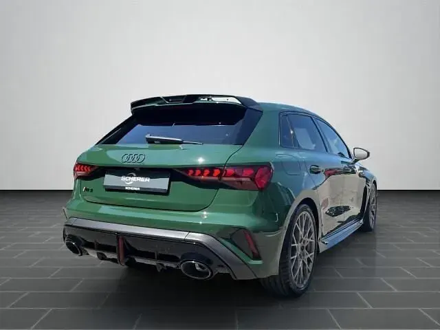 Neu Audi RS3 Sportback Comfort 400 PS (294 kW) 2026 Malachitgrün  individuallackierungen audi exclusive Kleinwagen