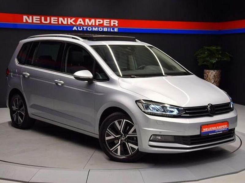 Silber Gebraucht 2023 VW Touran Comfortline Van / Kleinbus | 33.990 € (Etwas zu teuer) - Bild 1/4